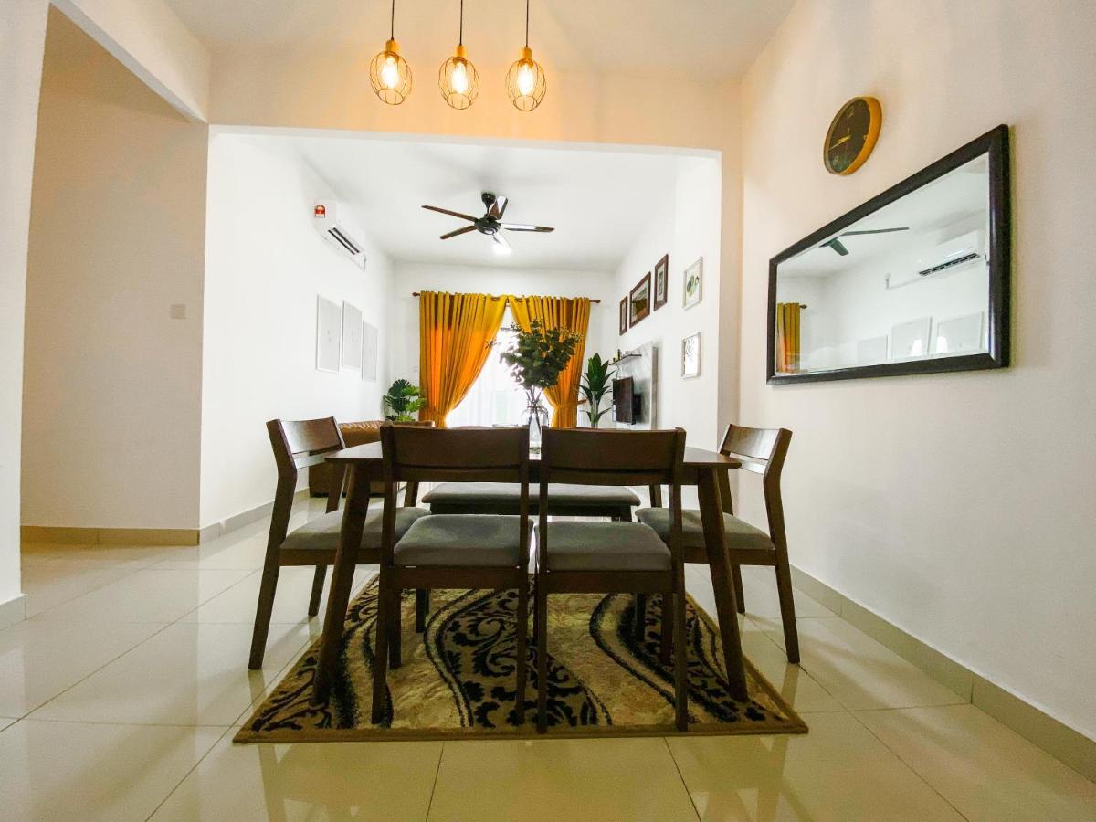 Tamu Place 3-Bedroom Serviced Apartment With Pool Kuala Terengganu Esterno foto