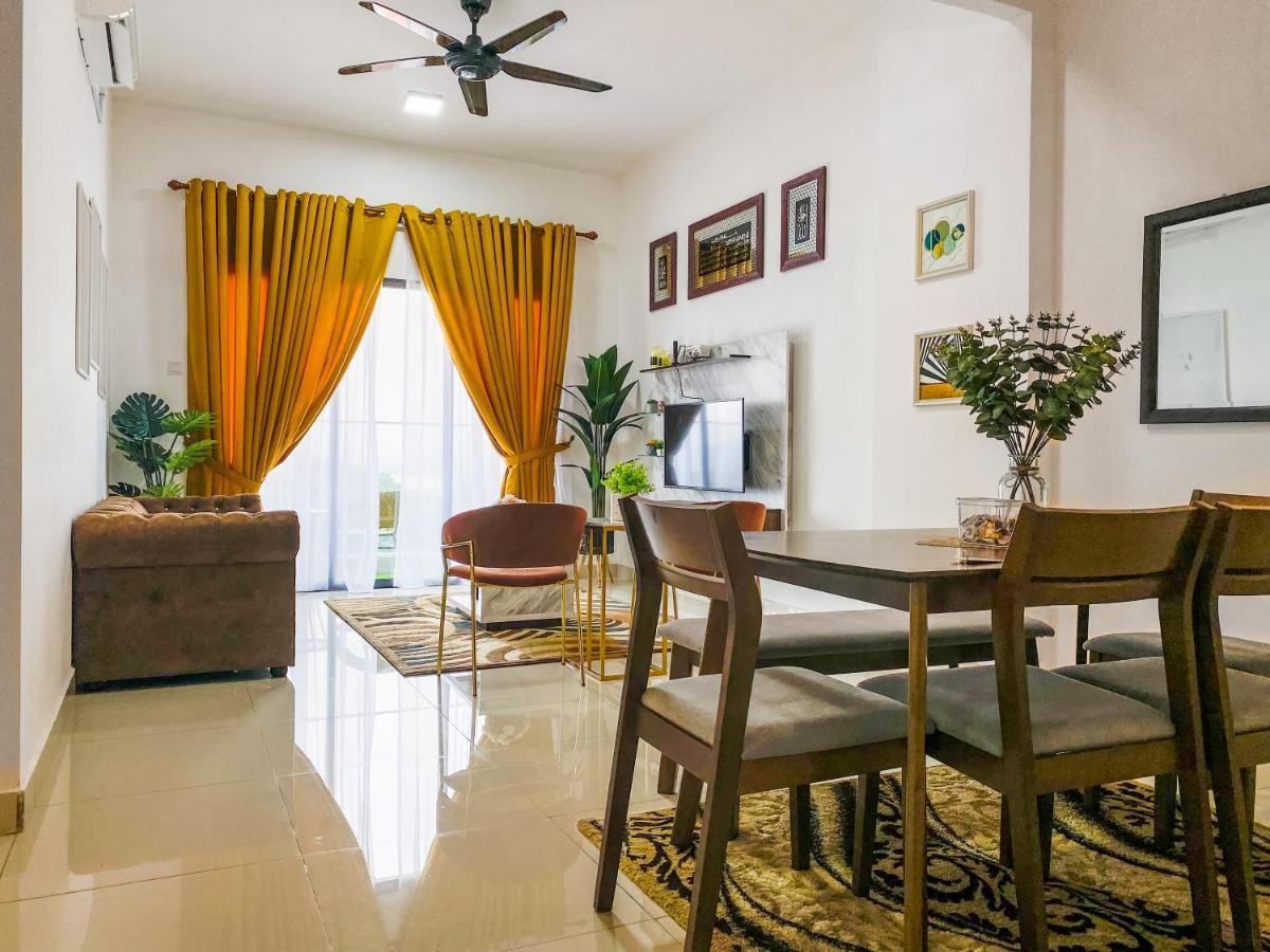 Tamu Place 3-Bedroom Serviced Apartment With Pool Kuala Terengganu Esterno foto