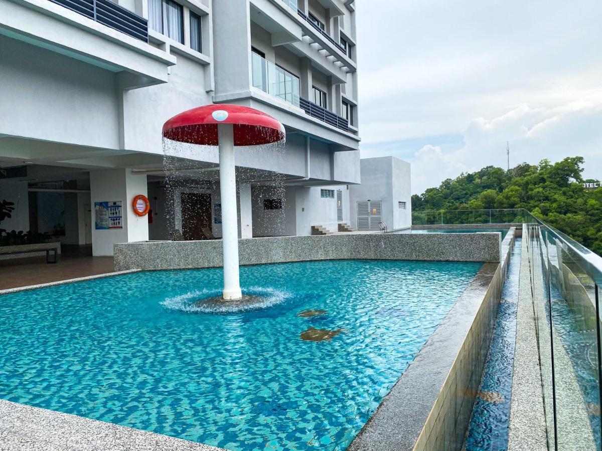 Tamu Place 3-Bedroom Serviced Apartment With Pool Kuala Terengganu Esterno foto